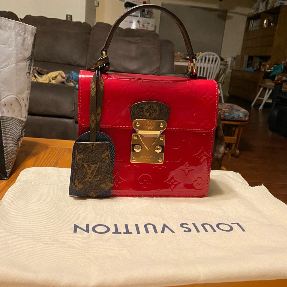 💕💕💕LIVE NOTIFICATIONS MIXED LUXURY ITEMS! ALL SALES ARE FINAL💕💕💕 - Picture 10 of 17